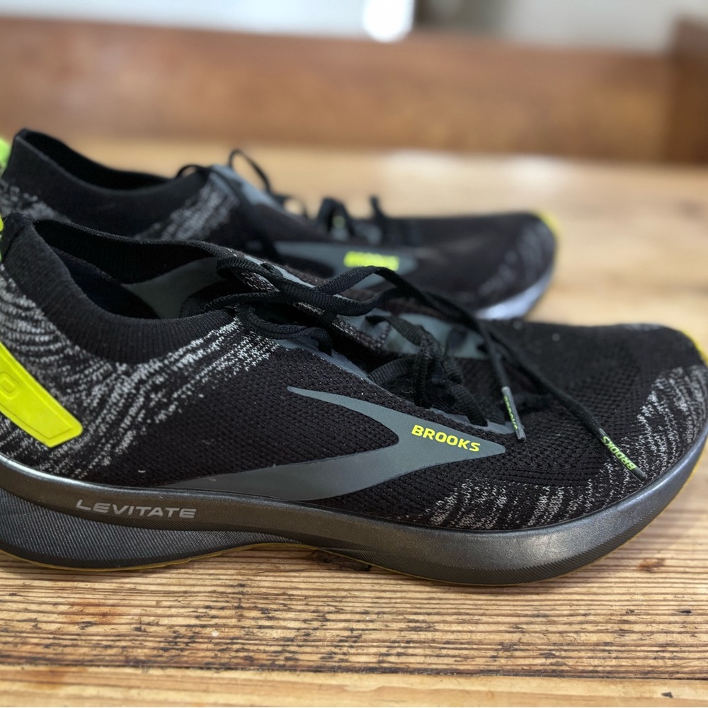 Brooks Levitate Black and Gray Sneakers with Yellow Highlights